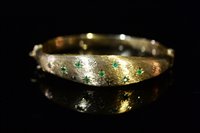 Lot 818 - Emerald bangle