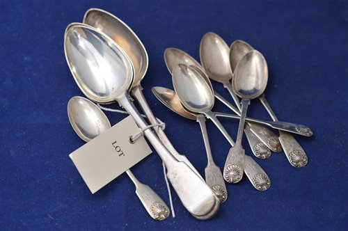 Lot 923 - Georgian silver teaspoons