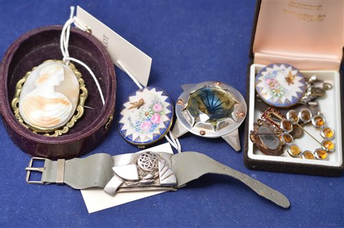 Lot 919 - Jewellery items
