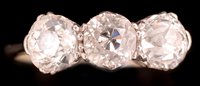 Lot 745 - Three stone diamond ring