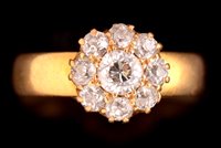 Lot 806 - Diamond cluster ring