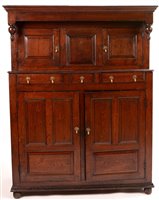 Lot 987 - An oak buffet.