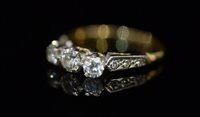 Lot 841 - A diamond ring