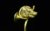 Lot 791 - Fox head and horn stock pin