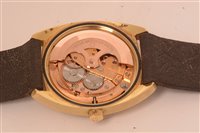 Lot 662 - A gentleman's 18k gold wristwatch.