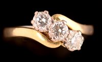 Lot 845 - Three stone diamond ring