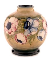 Lot 142 - William Moorcroft vase