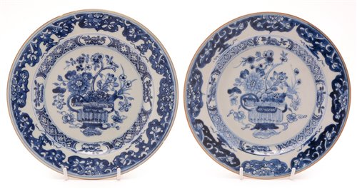 Lot 15 - A pair of Chinese blue and white export plates