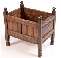 Lot 993 - An oak log box.