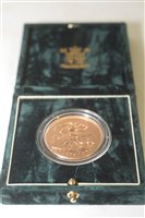Lot 657 - £5 gold coin, 1992