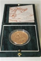 Lot 658 - £5 gold coin, 2000