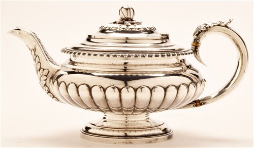 Lot 577 - George IV silver teapot