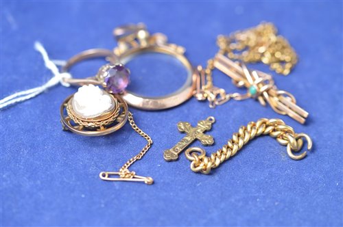 Lot 242 - Group of gold jewellery