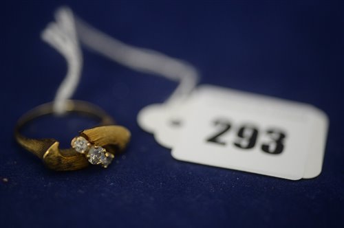 Lot 293 - Three stone diamond ring