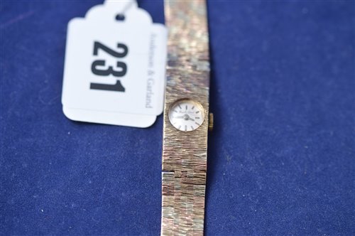 Lot 231 - Gold watch