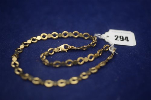 Lot 294 - Gold necklace