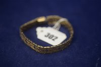 Lot 302 - Gold bracelet