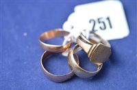 Lot 251 - 3 gold wedding rings, a signet ring and metal ring
