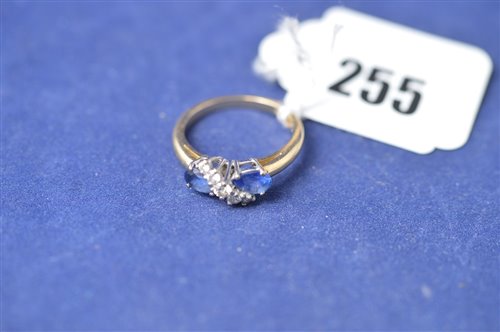 Lot 255 - Sapphire and diamond ring