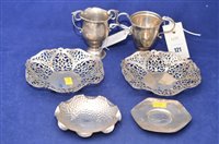 Lot 121 - Silver dishes and cups