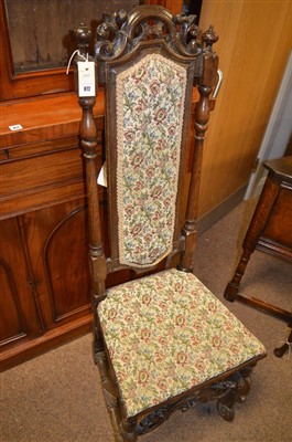 Lot 712 - An oak side chair.