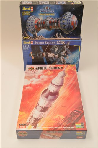 Lot 1516 - Airfix and Revell Space interest