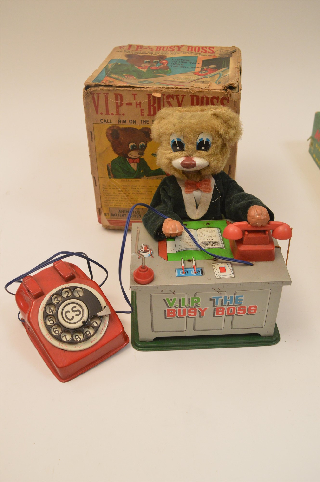 Lot 1096 Battery operated mechanical bears
