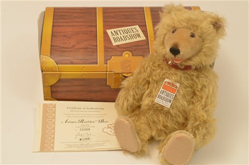 Lot 1130 - Steiff Antique Roadshow bear