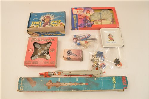Lot 1540 - Space interest toys