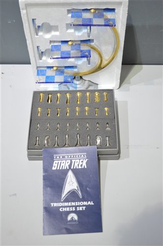 Lot 1353 - Star Trek Tridimensional chess set