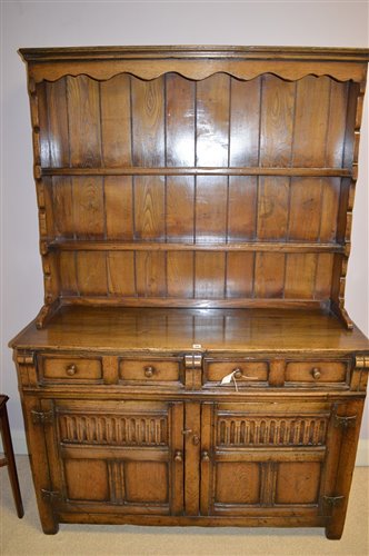 Lot 715 - A reproduction oak dresser.