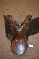 Lot 199 - Leather hunting saddle