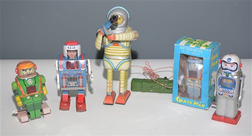 Lot 1051 - Five tin plate astronauts