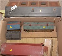 Lot 1842 - Hornby and other platforms and sheds