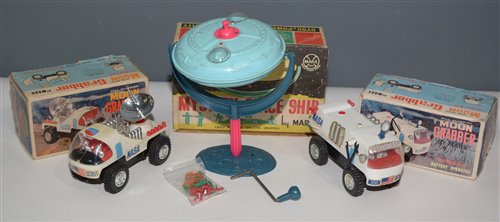 Lot 1084 - Marx space toys