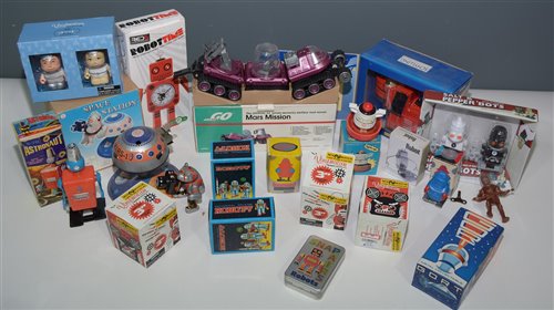 Lot 1055 - Toy robots