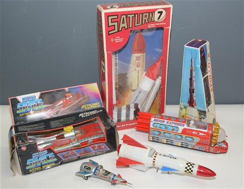 Lot 1091 - Space rockets and vehicles
