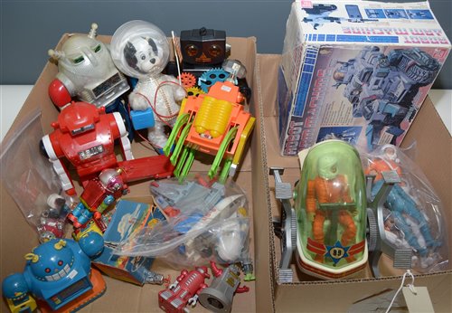 Lot 1065 - Plastic robots and other items