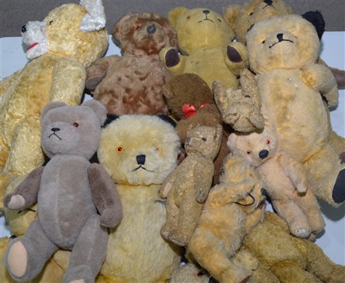 Lot 1120 - 20th Century plush teddy bears