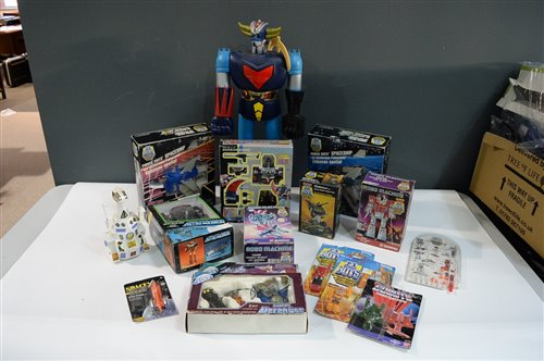 Lot 1075 - Go Bots and other robots