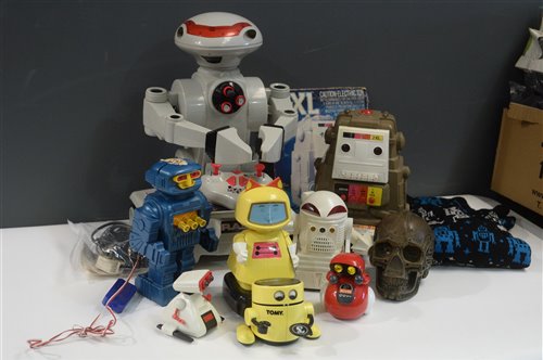 Lot 1050 - Robots