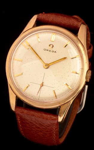 Lot 472 - Omega: A 9ct gold cased Gentleman's wristwatch