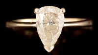 Lot 516 - Pear cut diamond ring