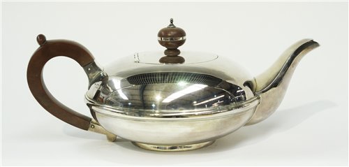 Lot 393 - Silver teapot
