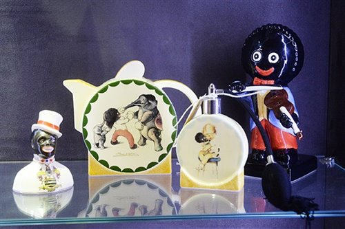 Lot 472 - Four Golly themed ceramics by Carlton.