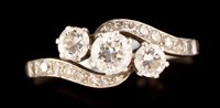Lot 497 - Three stone diamond ring