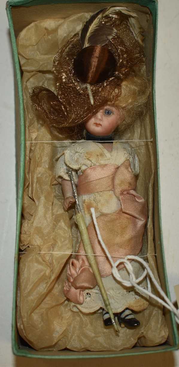 Lot 137 - French 19th Century fashion doll in original box
