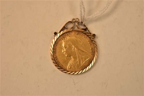 Lot 134 - Queen Victoria gold sovereign