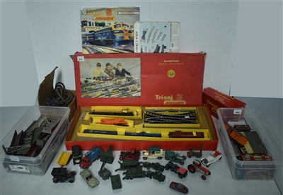 Lot 140 - Triang Railways R3.N Electric train set and...