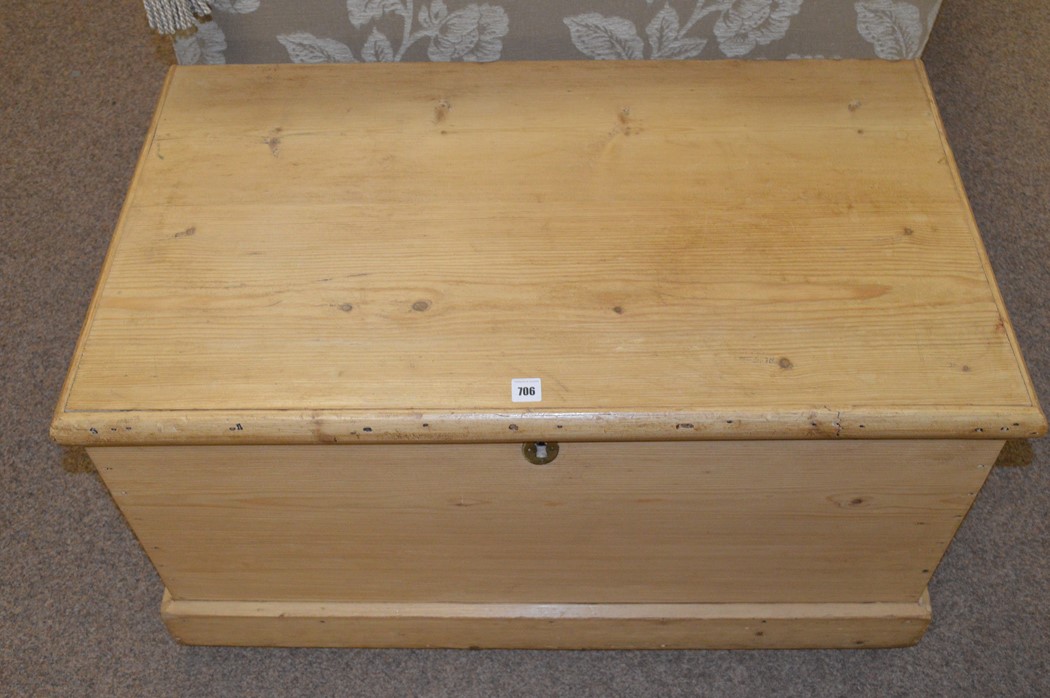 Lot 706 Pine blanket box